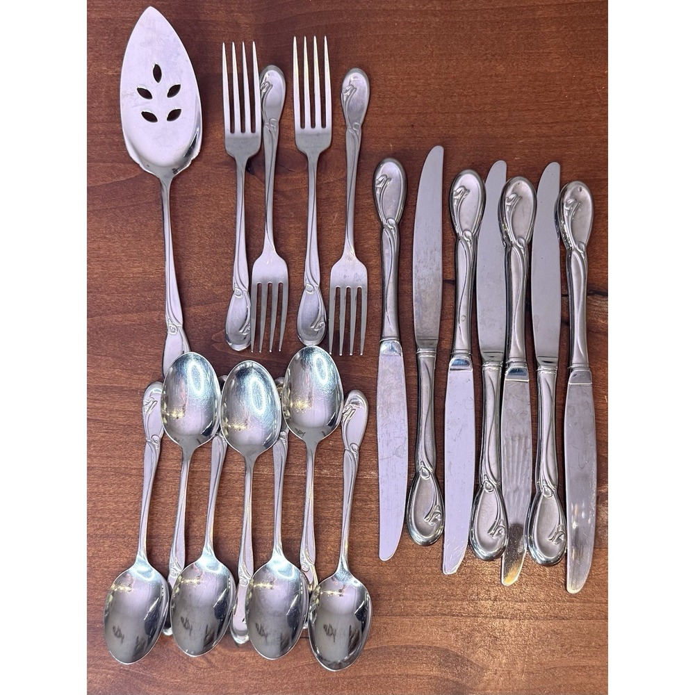 Oneida Calla Lily Stainless Flatware Lot 21 pc Spoons Fork Knives